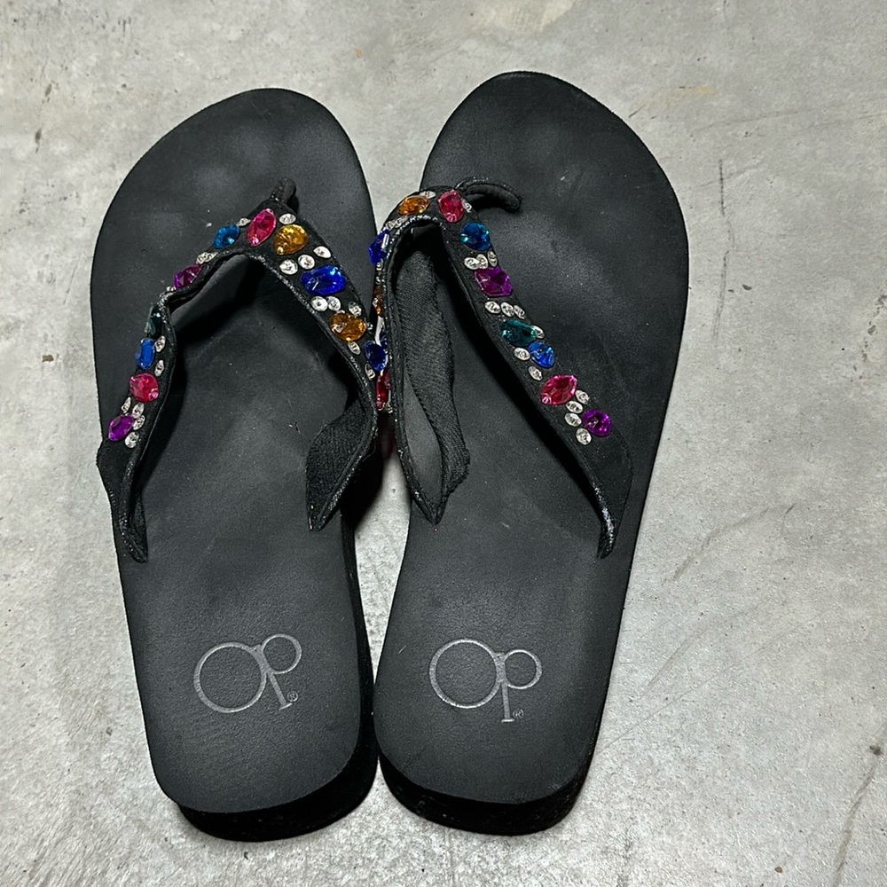 Girls BLACK‎ FLIP FLOPS 1.25"
Wedge Heel COLORED STONES / Size 8